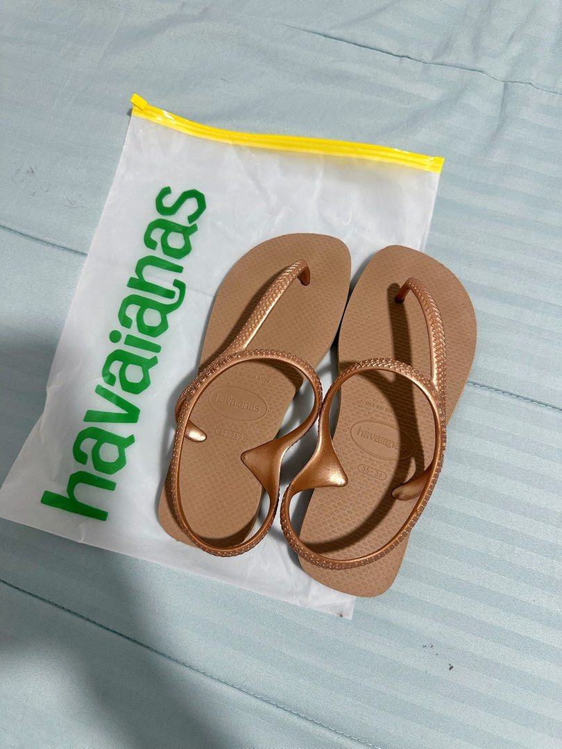 Slipper size 5 (Category: Flats & Sandals) located in Antipolo. Submitted by jlonline_1207 (Listing ID 1470391300, Image 1). Description: Preloved Un used need to sell.