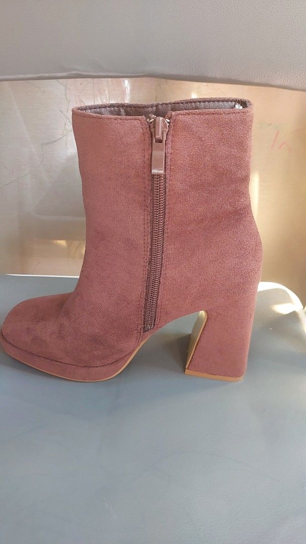 SM Store Brown Suede Block Heel Ankle Boots Size 7 (Category: Boots) located in Santa Rosa. Submitted by ehve.ganda (Listing ID 1470404428, Image 2). Description: - Item: Brown suede ankle boots - Size: 7 (from SM Store) - Condition: Brand new, never worn, clean soles and crisp fabric - Features: Thick chunky block heels, rounded toe, and convenient side zipper closure - Price tag: Original price of ₱1,999 still attached on the sole Noted: No ori