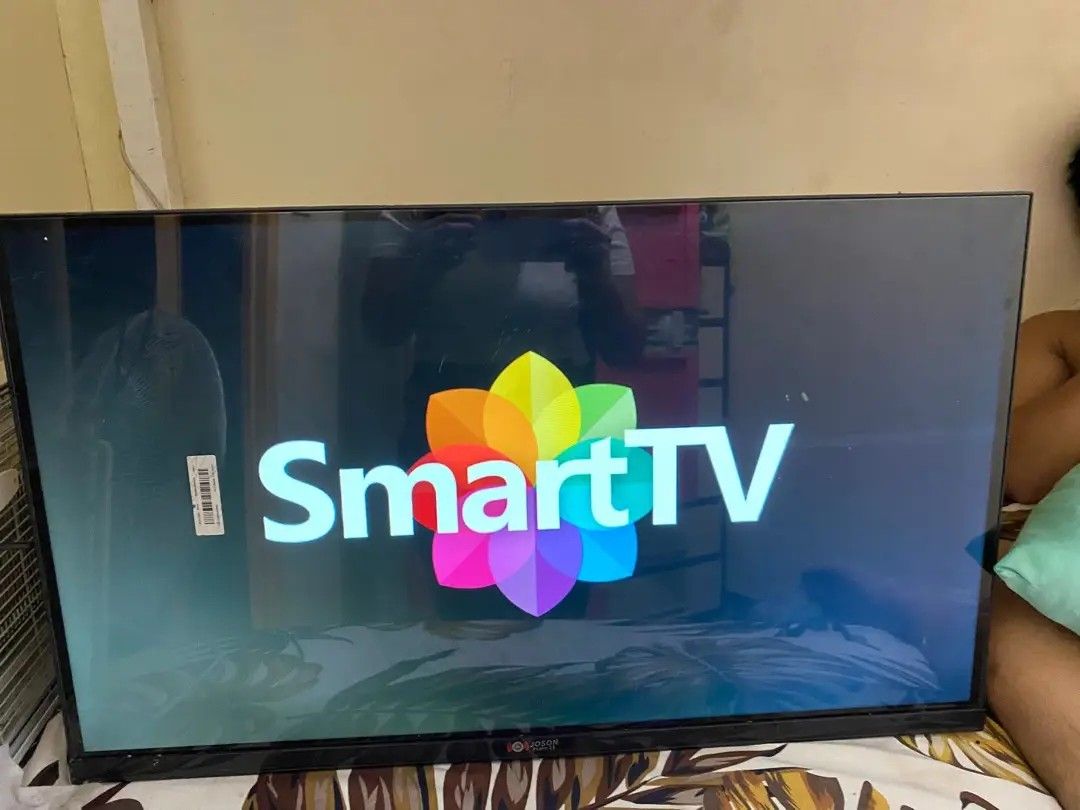 Smart TV with Netflix and YouTube (Category: TV) located in Manila. Submitted by cleverturtle-2982 (Listing ID 1470466228, Image 1). Description: joson brand. - Quick access tiles for Netflix, YouTube, and Spotify - Clean and user-friendly interface - Easy network settings and app updates - Perfect for streaming movies and series.