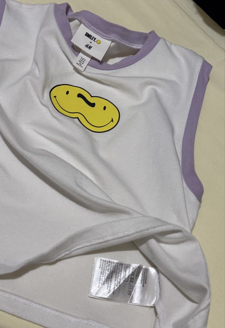 SMILEY x H&M Crop Tank Top (Category: Sleeveless) located in Makati City. Submitted by keepinupwithkei.1 (Listing ID 1470492741, Image 3). Description: Used only once, then na stock na sa closet. .
