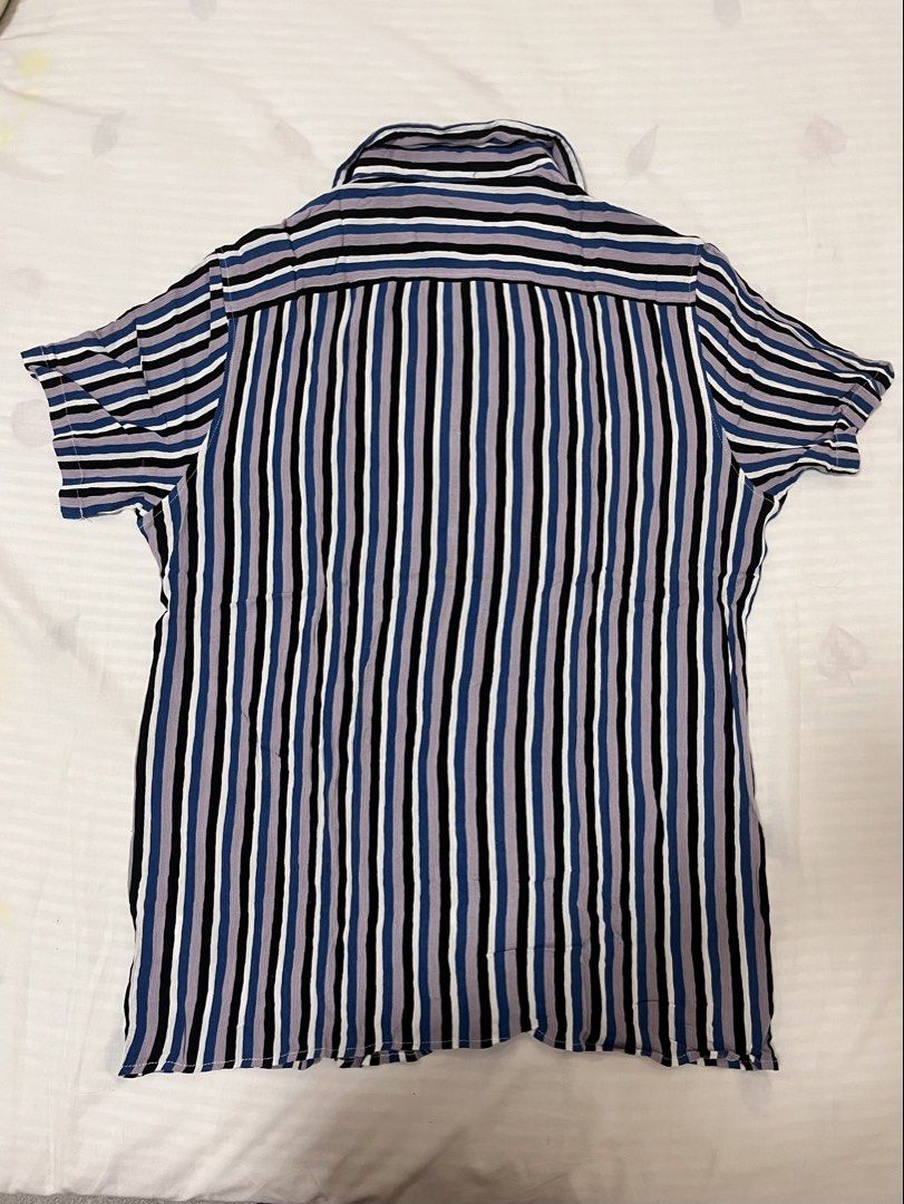 Smyth Short Sleeve Button up Shirt Polo (Category: Tshirts & Polo Shirts ) located in San Jacinto. Submitted by happyneko_dragon (Listing ID 1470506277, Image 3). Description: -large on tag -stretchable fabric -can give discount if you buy more than one. Please check my other listings.