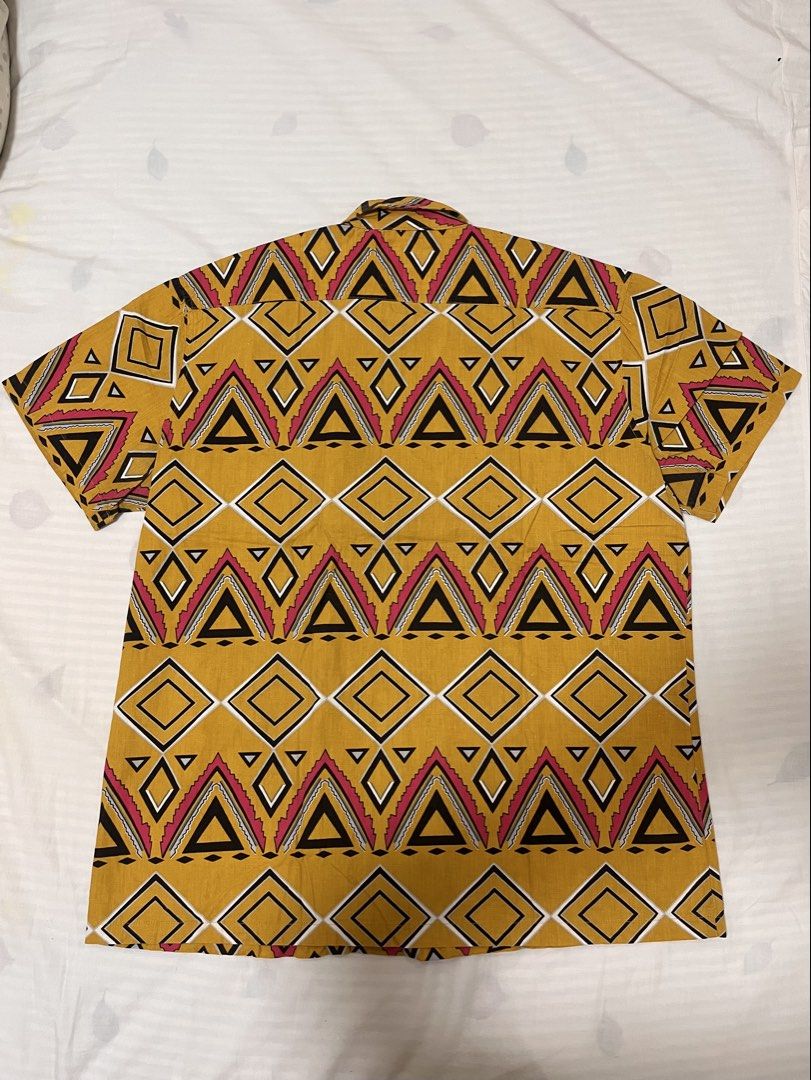 Smyth Short Sleeve button up Shirt polo (Category: Tshirts & Polo Shirts ) located in San Jacinto. Submitted by happyneko_dragon (Listing ID 1470506494, Image 3). Description: -large on tag -can give discount if you buy more than one. Please check my other listings.