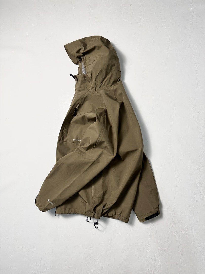 SNOW PEAK GORE-TEX COYOTE RAIN JACKET (Category: Coats, Jackets and Outerwear) located in Bacolod City. Submitted by thestitchph (Listing ID 1470470839, Image 1). Description: SP GORE-TEX COYOTE RAIN JACKET SIZE MEDIUM 23x30 MINIMAL OIL STAIN GORE-TEX TAPE CONDITION EXCELLENT DM👍.