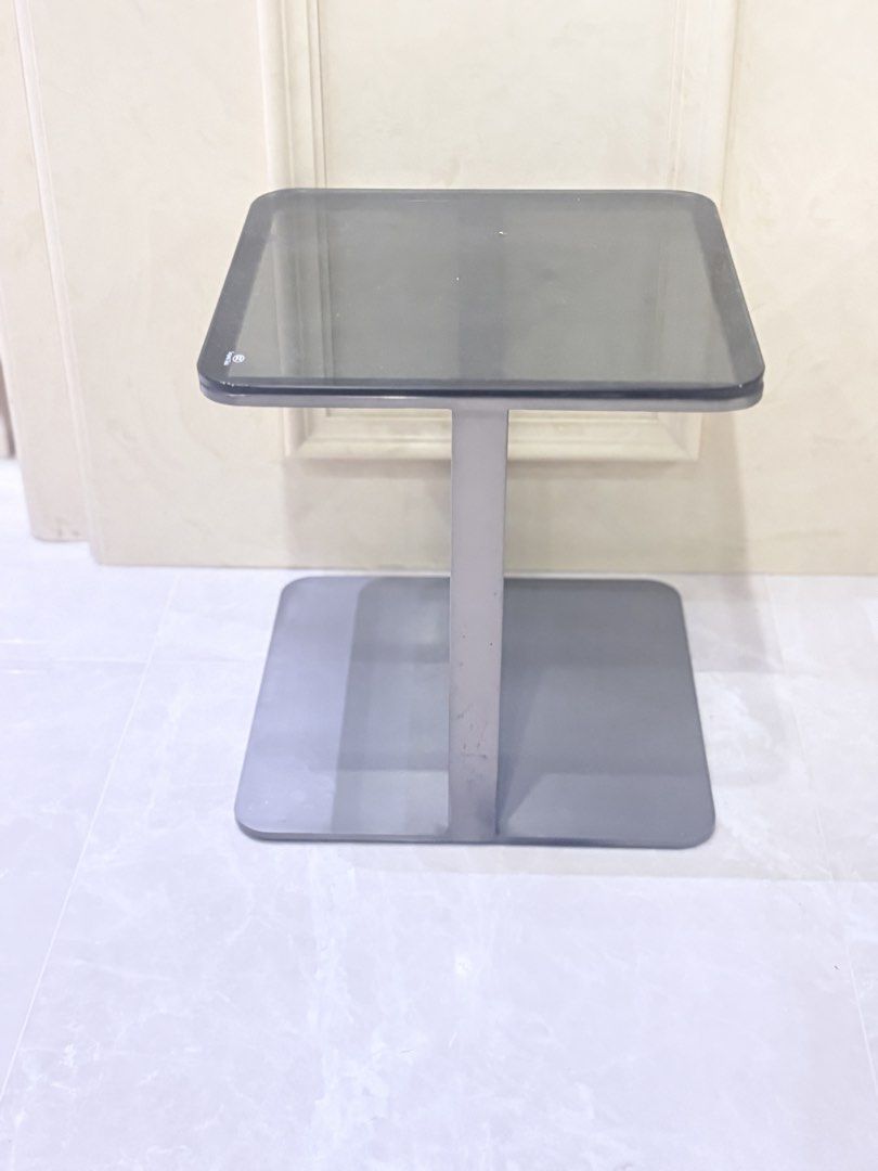 Sofa table (Category: Tables & Sets) located in Singapore. Submitted by swiftowl_8a701f (Listing ID 1470481884, Image 1). Description: .