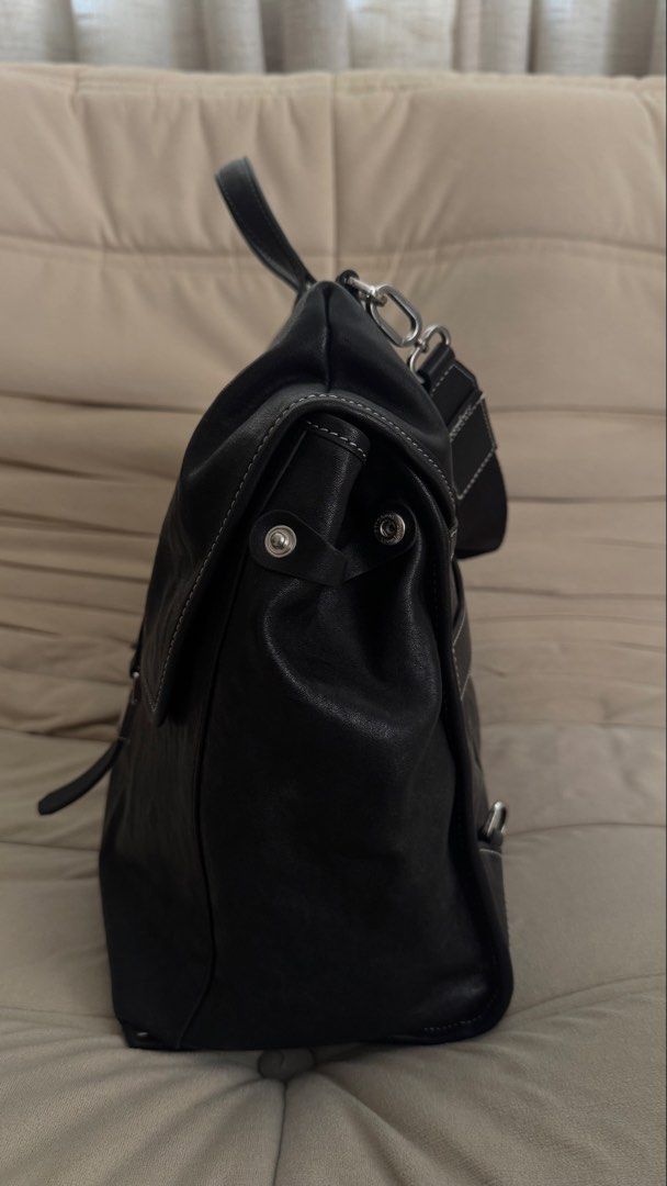 Songmont Large Shan Briefcase (Category: Shoulder Bags) located in Quezon City. Submitted by shopwitheika (Listing ID 1470385266, Image 3). Description: Complete set -box -dust bag -paper bag -card Unused Vegetable-tanned leather gains unique patina with time. 4 distinct carry options—crossbody, shoulder, handheld, backpack multiple compartments and an adaptable strap. Weight (Shoulder Strap Not Included): 945g/2.08lbs Dimension: L 40cm/15.75” * 