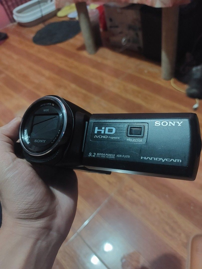 Sony HDR-PJ670 (Category: Video Cameras) located in Caloocan City. Submitted by gooninbusiness (Listing ID 1470508048, Image 1). Description: SONY HDR-PJ670 No issues This was pulled out from the POGO operations and storage is cleaned..