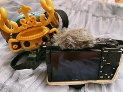 Sony ZVE10 (Category: Cameras) located in Manila. Submitted by jemaimamorales (Listing ID 1470433185, Image 3). Description: Sony ZV-E10 Mirrorless Camera + 16-50mm Kit Lens Complete Set Selling my well-loved Sony ZV-E10 in fully working condition. Great for vlogging, content creation, photography, and beginners upgrading to a mirrorless camera. Details: Sony ZV-E10 body + Sony 16-50mm kit lens (SELP1650) Shutter count: ~5,778 only (low usage) Fu
