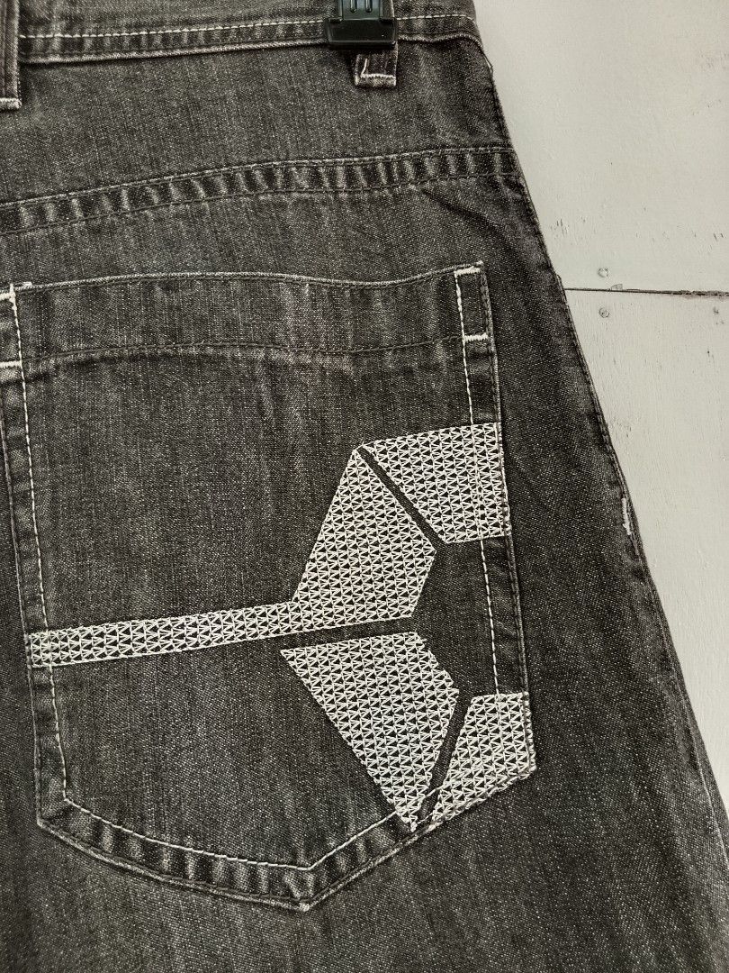 Southpole Denim Jorts Gray Size 32 (Category: Shorts) located in Bantayan. Submitted by markjimenez1975557 (Listing ID 1470477665, Image 3). Description: excellent waist 32-34 length 24 leg hole 11 no issue - Brand: Southpole - Item: Denim Jorts / Shorts - Color: Washed Gray - Size: 32 - Fit: Baggy, Y2K Aesthetic - Material: Solid Heavyweight Denim (Made in Pakistan) - Details: Iconic logo embroidery on back pocket, metal button closure, branded 