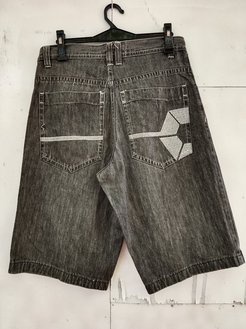 Southpole Denim Jorts Gray Size 32 (Category: Shorts) located in Bantayan. Submitted by markjimenez1975557 (Listing ID 1470477665, Image 2). Description: excellent waist 32-34 length 24 leg hole 11 no issue - Brand: Southpole - Item: Denim Jorts / Shorts - Color: Washed Gray - Size: 32 - Fit: Baggy, Y2K Aesthetic - Material: Solid Heavyweight Denim (Made in Pakistan) - Details: Iconic logo embroidery on back pocket, metal button closure, branded 