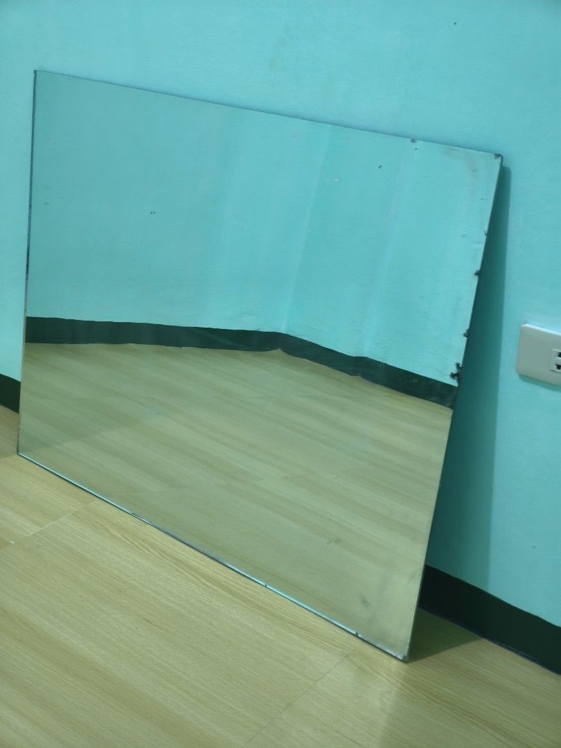 Square Mirror (Category: Mirrors) located in Manila. Submitted by newforest_89e460 (Listing ID 1470526781, Image 1). Description: .