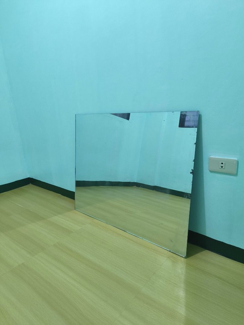 Square Mirror (Category: Mirrors) located in Manila. Submitted by newforest_89e460 (Listing ID 1470526781, Image 2). Description: .