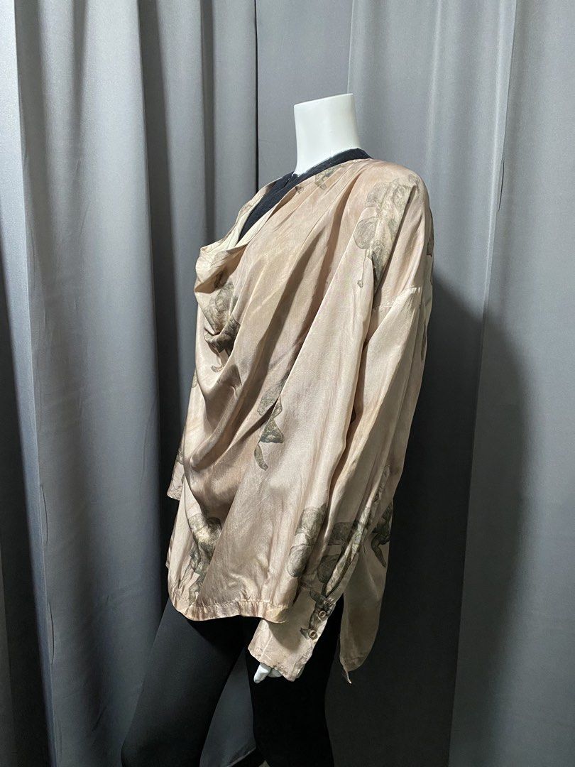 S/S 2024 Uma Wang Thea Oversize Graphics Top (Category: Coats, Jackets and Outerwear) located in Baguio. Submitted by thecollector2600 (Listing ID 1470369566, Image 2). Description: Made of viscose Made in Italy 21” x 26” .