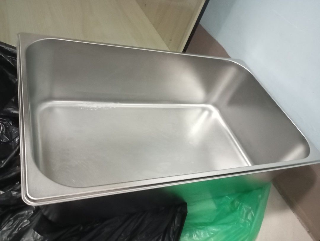 Stainless Steel cat litter box (Category: Homes & Other Pet Accessories) located in Quezon City. Submitted by gdbye_things (Listing ID 1470529546, Image 1). Description: Cat litterbox Soaped and disinfected Has a small spot that has hardened sand RFS: Kittens have been rehomed .