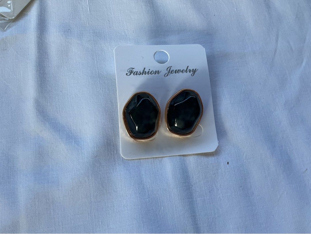 Statement Earrings Resin Bead Stud (Category: Earrings) located in Pinamalayan. Submitted by _dragonfly (Listing ID 1470375492, Image 3). Description: Take all: 250 Prices on the second photo incase you missed it.