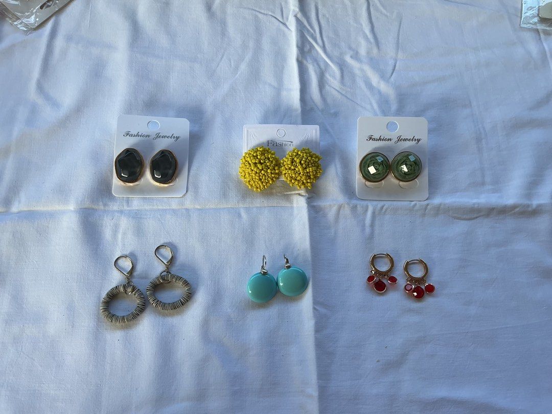 Statement Earrings Resin Bead Stud (Category: Earrings) located in Pinamalayan. Submitted by _dragonfly (Listing ID 1470375492, Image 1). Description: Take all: 250 Prices on the second photo incase you missed it.