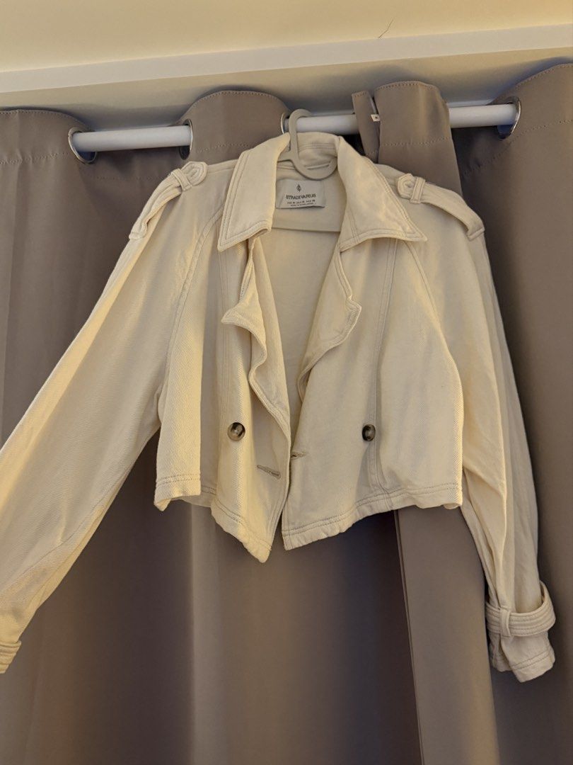 Stradivarius Cream Cropped Soft Denim Jacket (Category: Coats, Jackets and Outerwear) located in Mandaluyong City. Submitted by k_closet00 (Listing ID 1470455412, Image 2). Description: - Brand: Stradivarius - Size: M - Color: Cream / Off-white / Beige - Condition: Well-used but not abused.