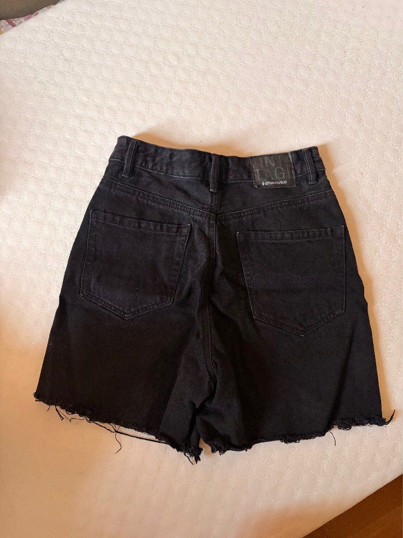 Stradivarius denim jorts (Category: Jeans) located in Cavite. Submitted by from.drea (Listing ID 1470441129, Image 3). Description: .
