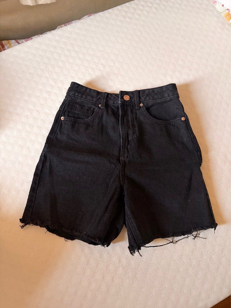 Stradivarius denim jorts (Category: Jeans) located in Cavite. Submitted by from.drea (Listing ID 1470441129, Image 1). Description: .