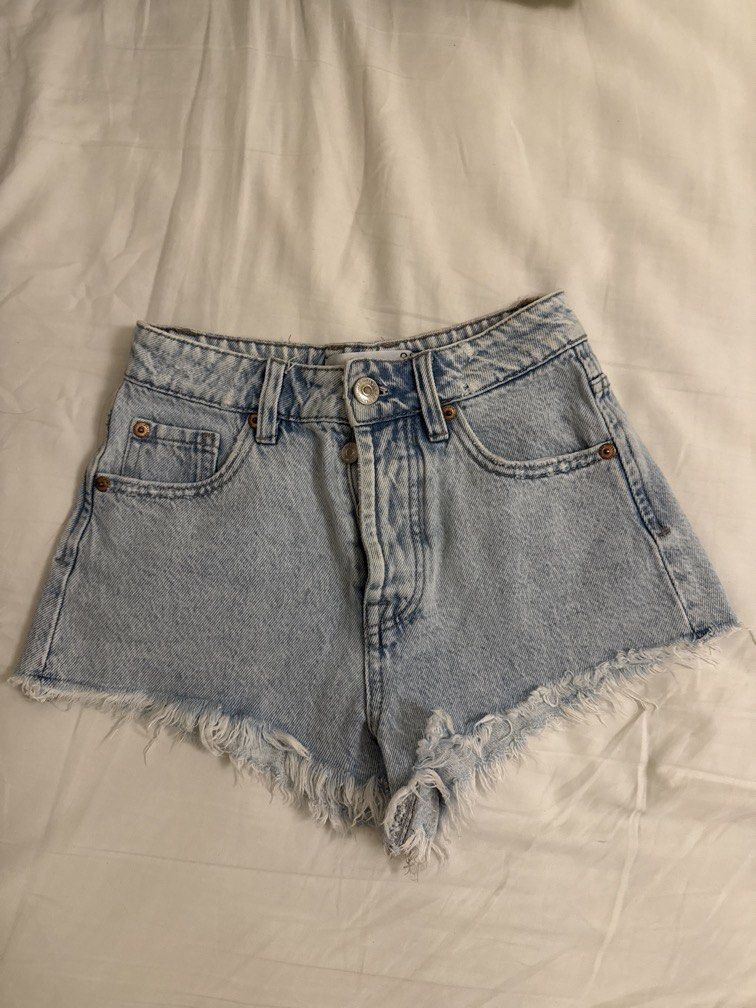 STRADIVARIUS denim shorts (Category: Shorts) located in Pasig City. Submitted by hotstuff__ (Listing ID 1470468100, Image 1). Description: .