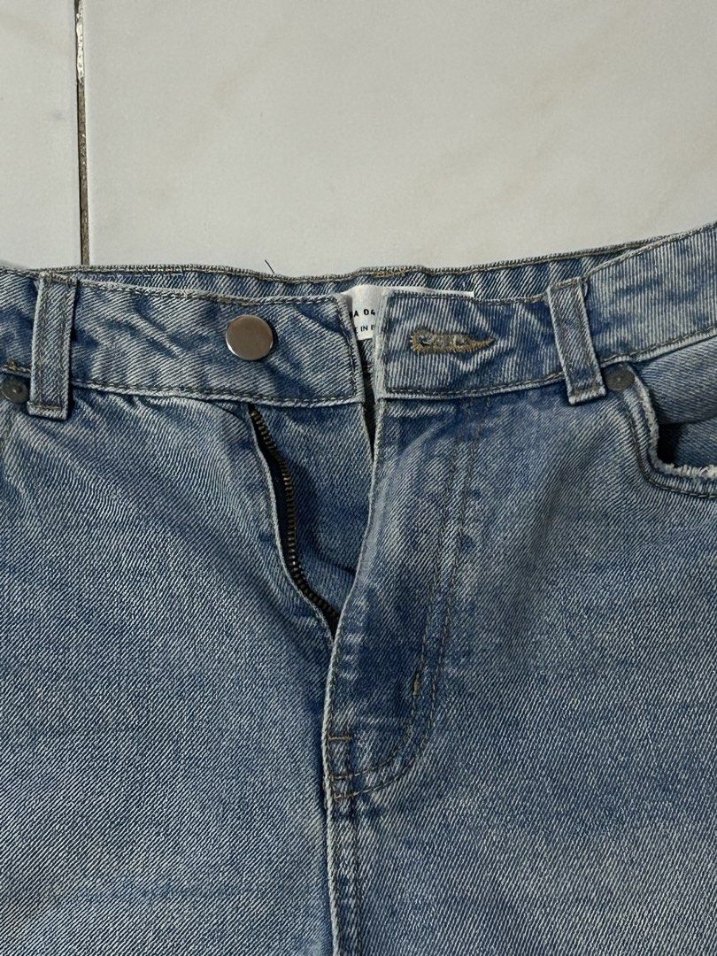 Stradivarius Light Blue Denim Shorts (Category: Shorts) located in Manila. Submitted by viyyu (Listing ID 1470413762, Image 2). Description: •Light blue wash •High-waisted with rolled cuffs •Distressed accents on front and back pockets, classic brand patch •Button closure and metal zipper fly.