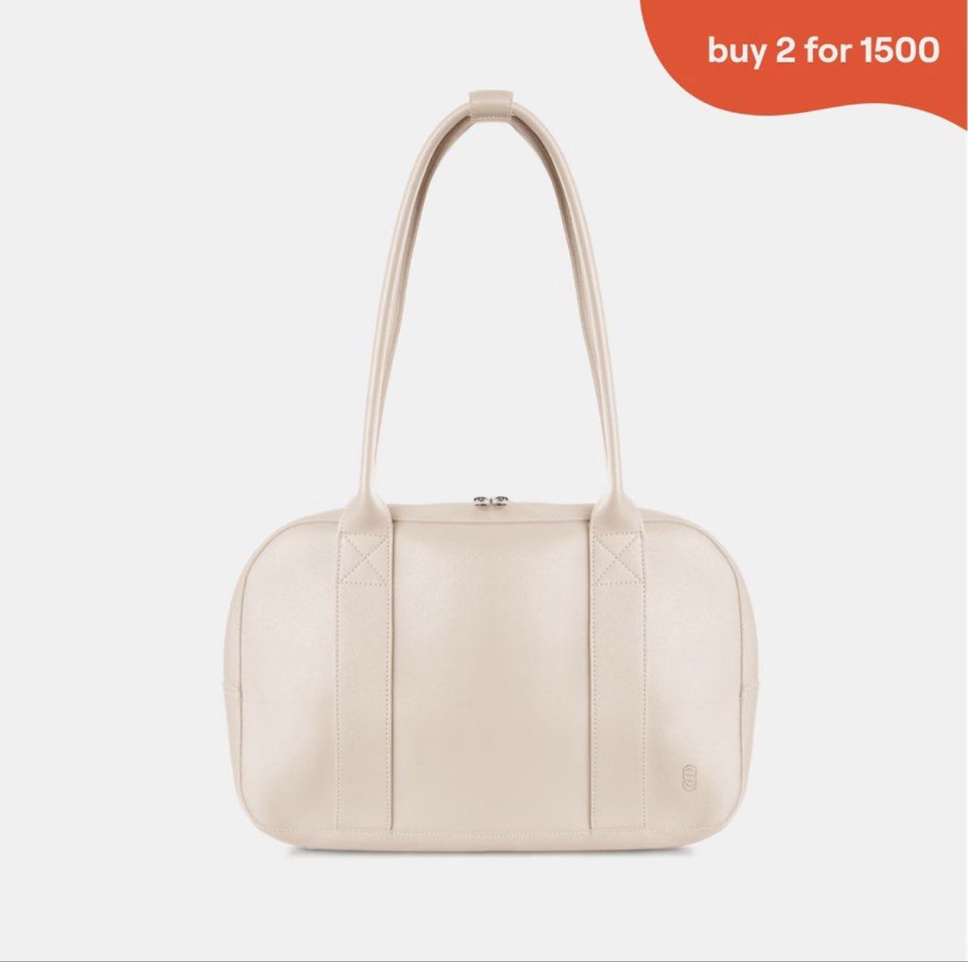 Straightforward DVL Euno in Sand (Category: Shoulder Bags) located in Pasig City. Submitted by decluttering00 (Listing ID 1470367075, Image 1). Description: RFS: Not my style.