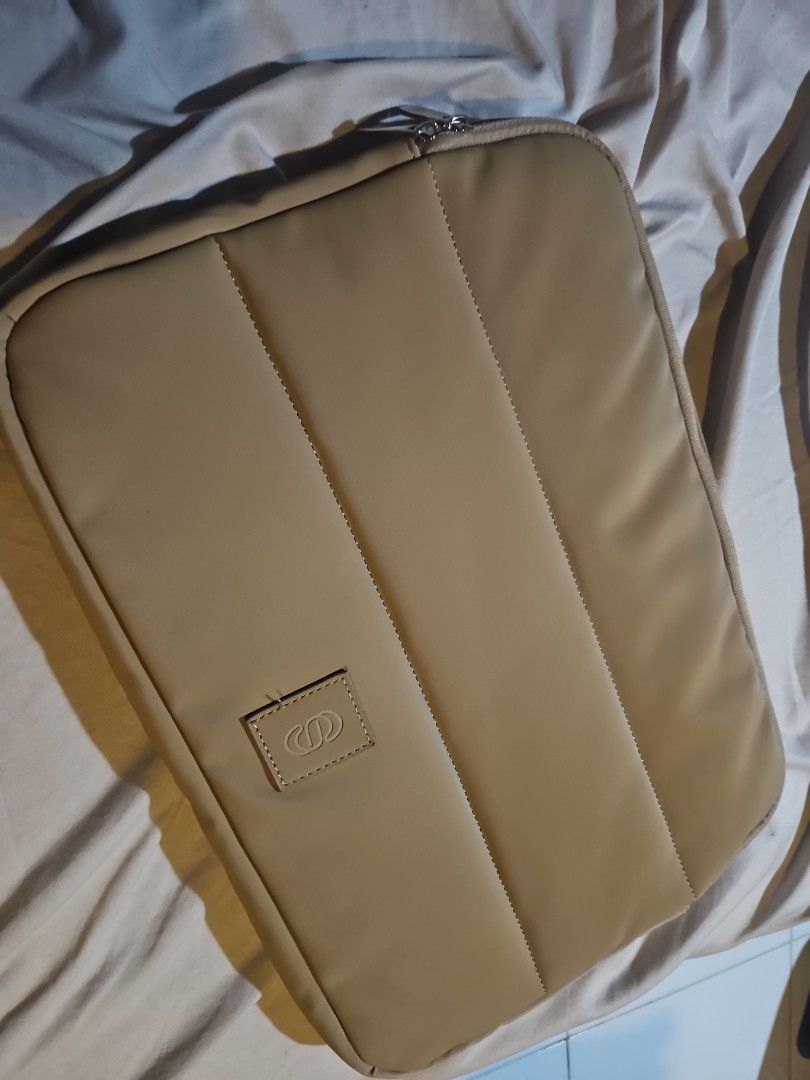 Straightforward Laptop Sleeve (Category: Laptops & Notebooks) located in Manila. Submitted by elliaaa_ (Listing ID 1470462228, Image 2). Description: Straightforward Marta Laptop Sleeve Light Tan in color Never used 16 inches in width RFS: wrong size Retails for PHP 842, or 2 for 1500 .