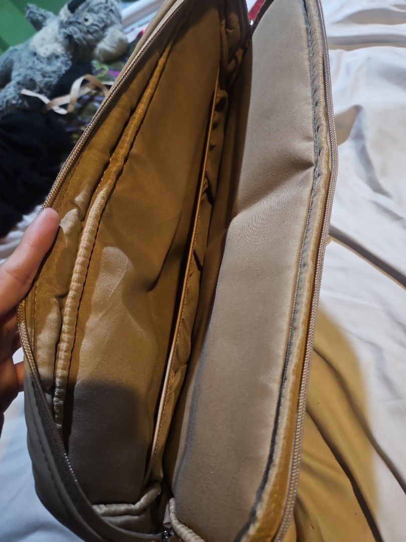 Straightforward Laptop Sleeve (Category: Laptops & Notebooks) located in Manila. Submitted by elliaaa_ (Listing ID 1470462228, Image 3). Description: Straightforward Marta Laptop Sleeve Light Tan in color Never used 16 inches in width RFS: wrong size Retails for PHP 842, or 2 for 1500 .