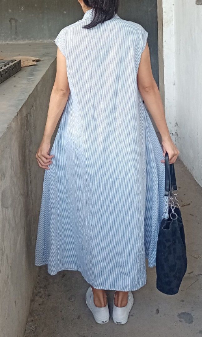 Stripe trend button down dress (Category: Dresses) located in Davao. Submitted by kannikasok1987 (Listing ID 1470405512, Image 3). Description: Wd side pocket Cotton Bust 36 Waist up 36 L 46 good as new.