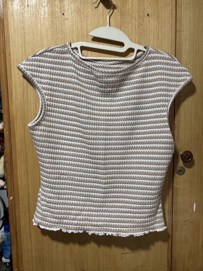 Striped Knit Sleeveless Top Brown White (Category: Sleeveless) located in Taguig. Submitted by pauu1234 (Listing ID 1470409369, Image 1). Description: 📌 Only used once 📌 Fits M-L body frames Original price: ₱239 - payment first basis - next day pick up (contact seller if needed immediately) - taguig area 😊.
