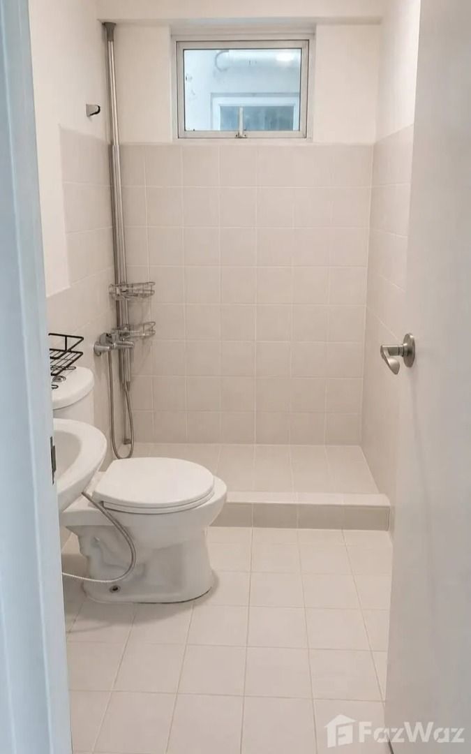 Studio Condo for rent at Red Oak Two Serendra (Category: Apartments & Condos) located in Makati City. Submitted by propertyproph (Listing ID 1470440994, Image 2). Description: 🌿 Spacious Studio for Rent – Two Serendra, Red Oak 📍 Bonifacio Global City (BGC), Taguig ✨ Enjoy relaxed city living in this spacious studio unit featuring a private patio, split-type air conditioning, and a comfortable layout in a prime BGC location. 💰 For Rent: ₱45,000