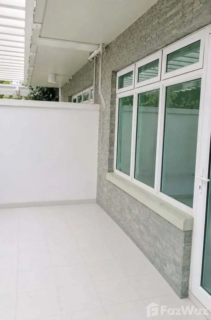 Studio Condo for rent at Red Oak Two Serendra (Category: Apartments & Condos) located in Makati City. Submitted by propertyproph (Listing ID 1470440994, Image 3). Description: 🌿 Spacious Studio for Rent – Two Serendra, Red Oak 📍 Bonifacio Global City (BGC), Taguig ✨ Enjoy relaxed city living in this spacious studio unit featuring a private patio, split-type air conditioning, and a comfortable layout in a prime BGC location. 💰 For Rent: ₱45,000