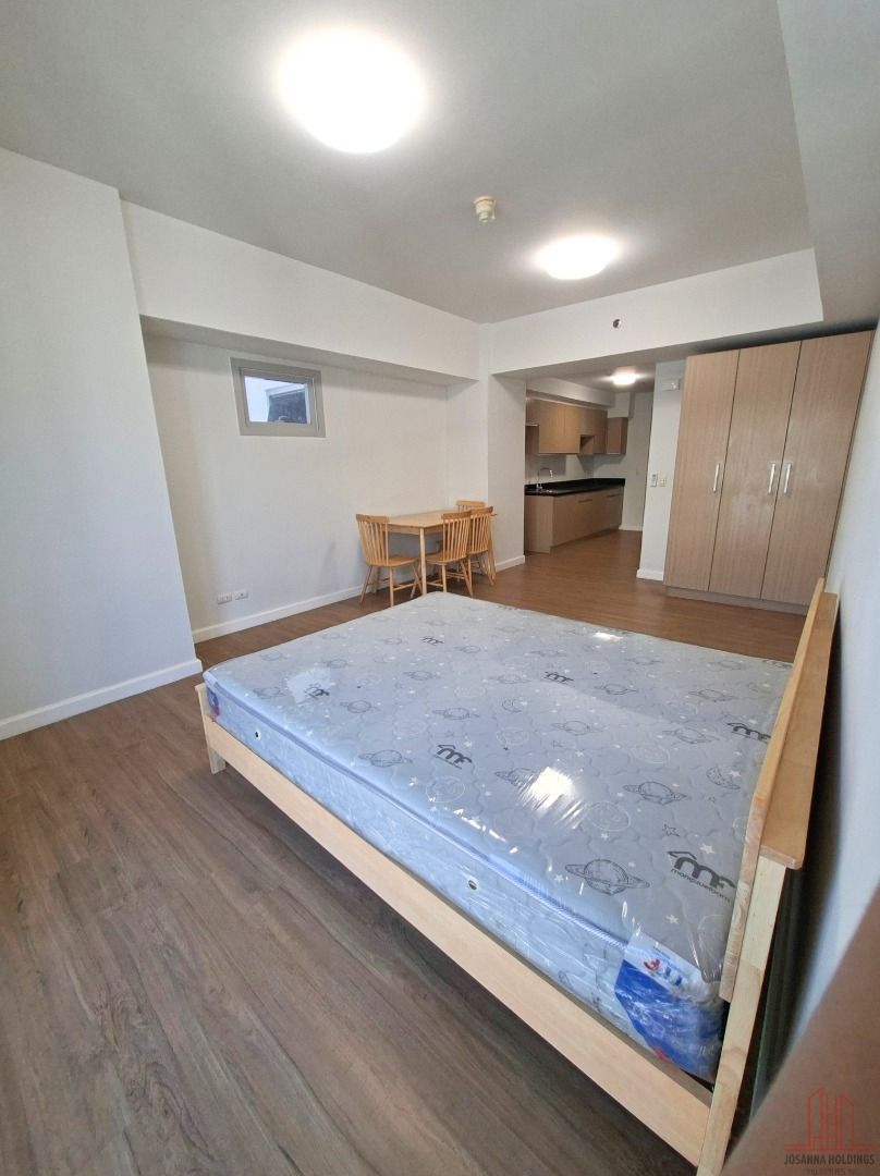 STUDIO UNIT FOR LEASE IN TWO MARIDIEN, BGC (Category: Apartments & Condos) located in Taguig. Submitted by aracasarealty (Listing ID 1470383907, Image 2). Description: !! STUDIO IN TWO MARIDIEN, BGC !! !! 39TH FLOOR !! For Lease Price: Php 35,000/ month Unit Size: 37 sqm ✅ Studio Unit ✅ Semi furnished Listing Ref No. 479 Message us for more details or to schedule a viewing..