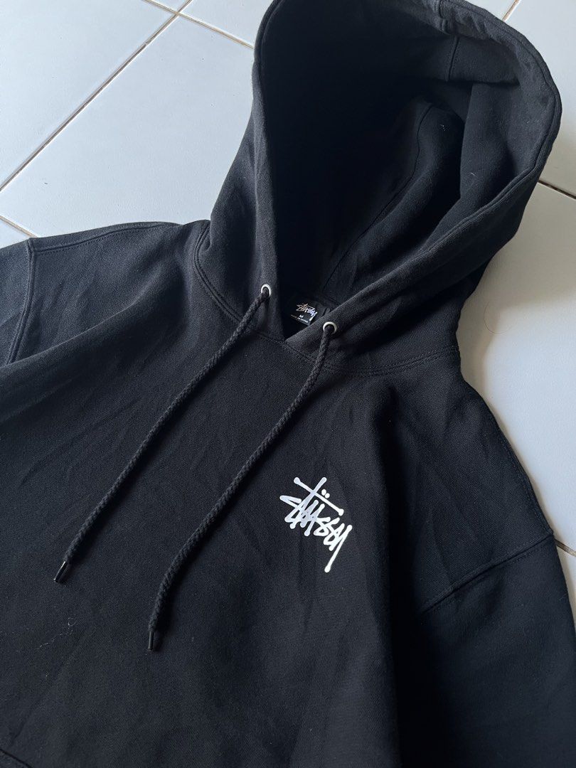 Stussy Basic Logo Hoodie (Category: Hoodies) located in Tumauini. Submitted by thrifttotop6 (Listing ID 1470529864, Image 3). Description: Stussy Basic Logo Size M on tag 23x27 No issue 9.8/10 Color rate Excellent Condition.