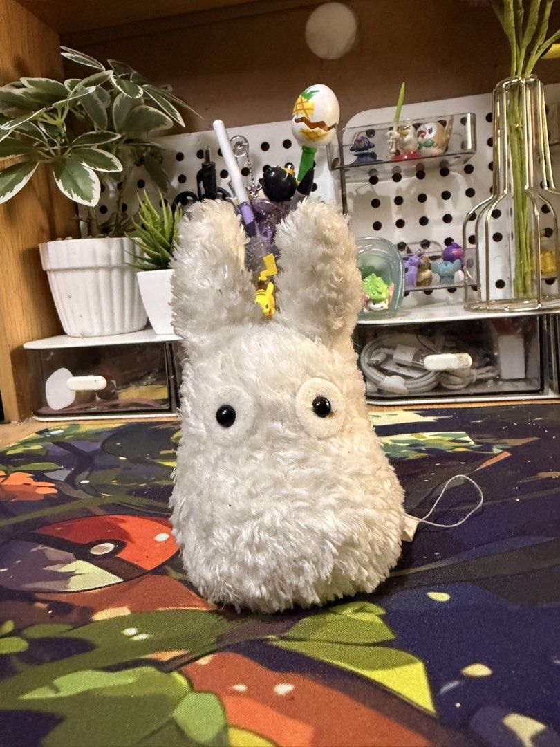 Sun Arrow Studio Ghibli White Totoro Plush (Category: Plushies & Soft Toys) located in Baguio. Submitted by jonathanseller_buyer (Listing ID 1470514804, Image 1). Description: - Official Studio Ghibli White Totoro plush by Sun Arrow - Super soft and fluffy white fur with pointy ears and round black eyes - Compact size complete with an attached fabric tag and hanging string loop - Perfect collectible item or gift for Ghibli fans - Condition: Brand