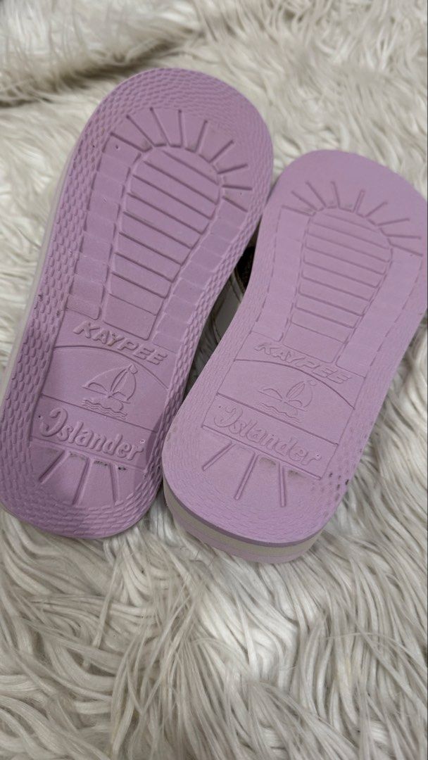 Sunnies x Islander (Category: Slippers and slides) located in Manila. Submitted by mamk0823 (Listing ID 1470485373, Image 2). Description: COLOR: Sorbetes.