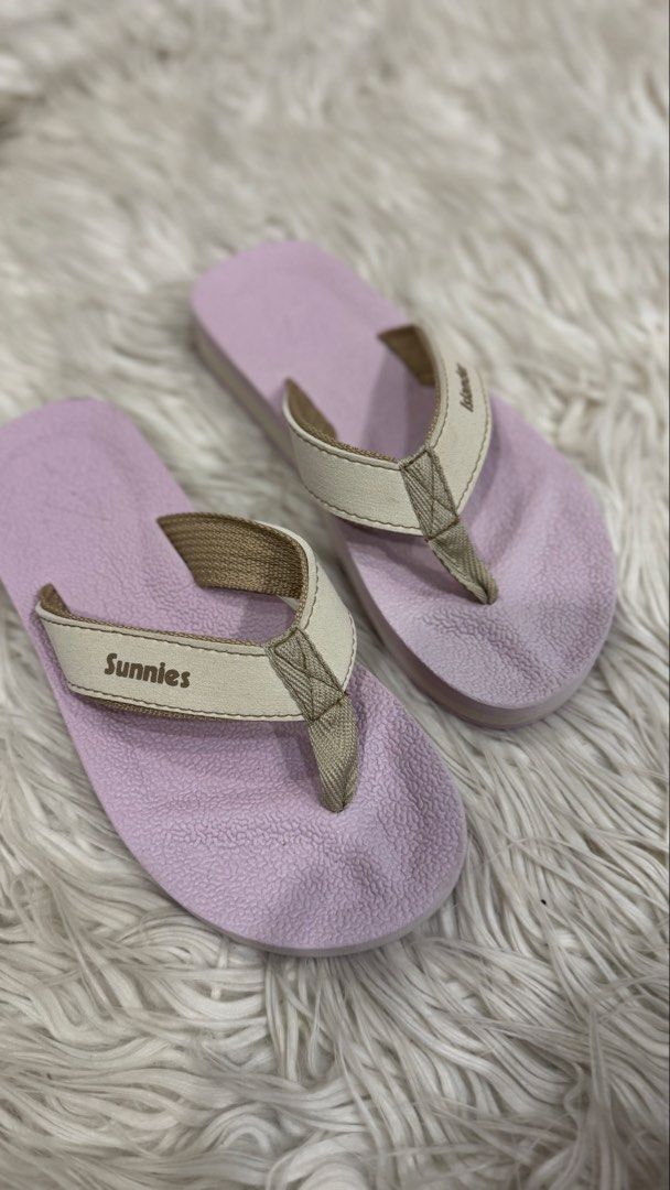 Sunnies x Islander (Category: Slippers and slides) located in Manila. Submitted by mamk0823 (Listing ID 1470485373, Image 1). Description: COLOR: Sorbetes.