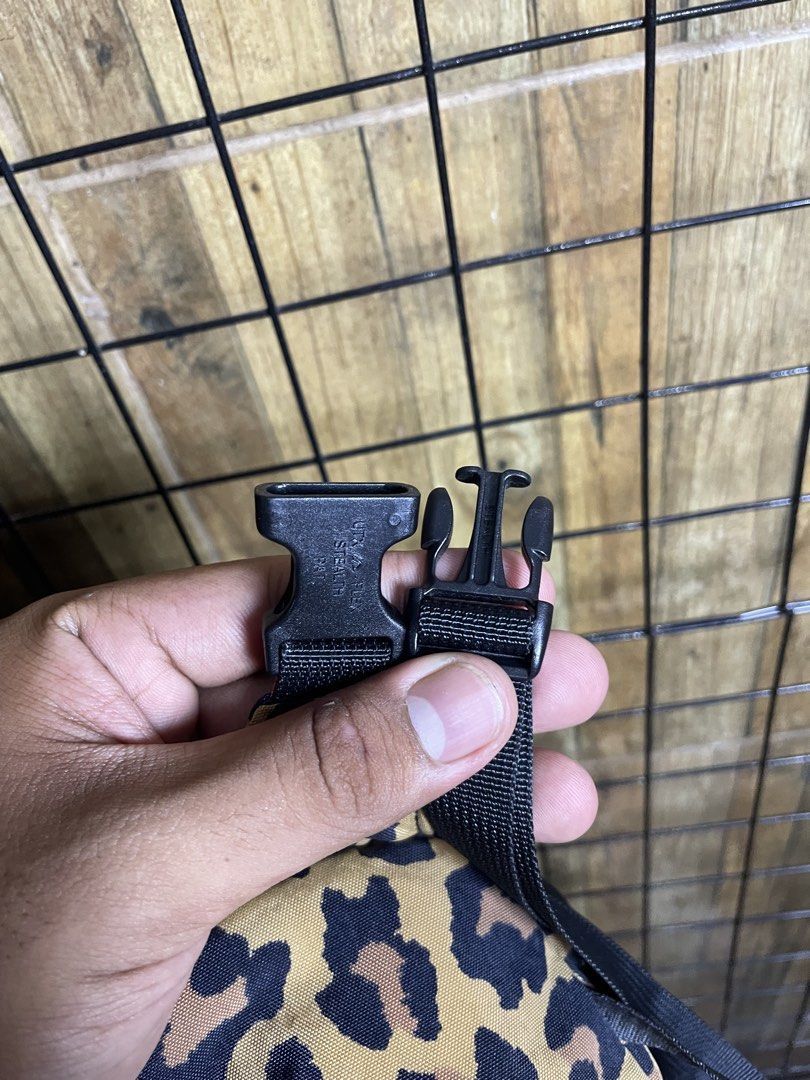 Supreme leopard belt bag (Category: Belt bags, Clutches and Pouches) located in Pateros City. Submitted by toogood.mnl (Listing ID 1470521660, Image 3). Description: Leopard supreme belt bag Complete tags With code No issue Excellent condition .