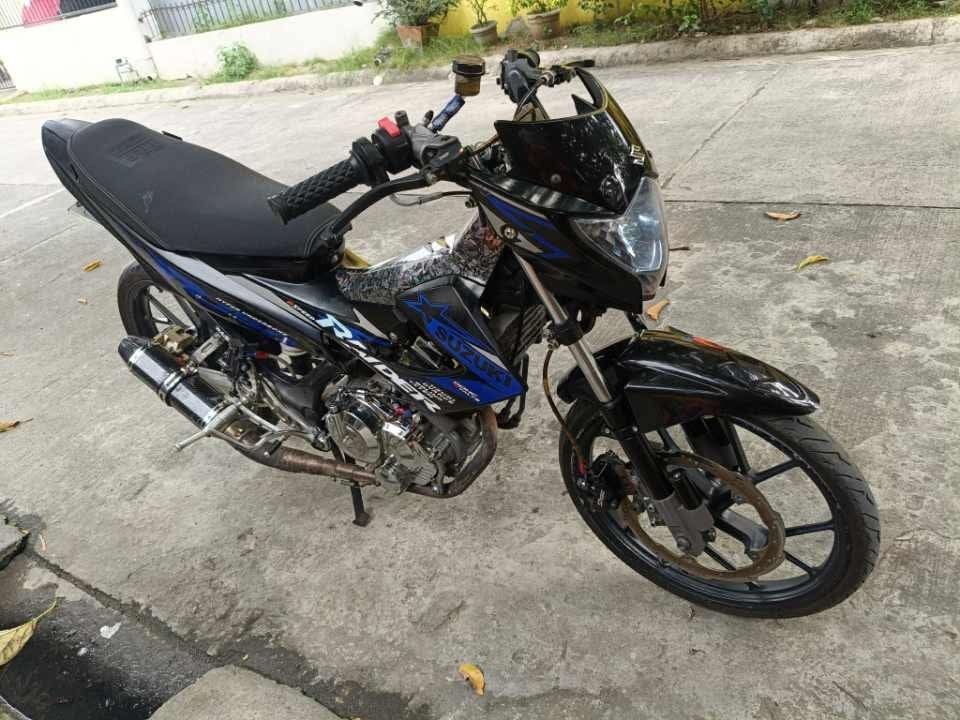 Suzuki Raider R150 (Category: Motorbikes for Sale) located in Agdangan. Submitted by mawyelle (Listing ID 1470479841, Image 2). Description: FOR SALE: Suzuki Raider 150 Carb 2016 Price: ₱37,000 negotiable Selling my Suzuki Raider 150 Carb, 2016 model. Specifications and accessories: • 30,000 km mileage • Complete original OR/CR • Open deed of sale • First owner's ID available • Brembo brake master • Speed caliper • Adjustable front shocks • Pitsb