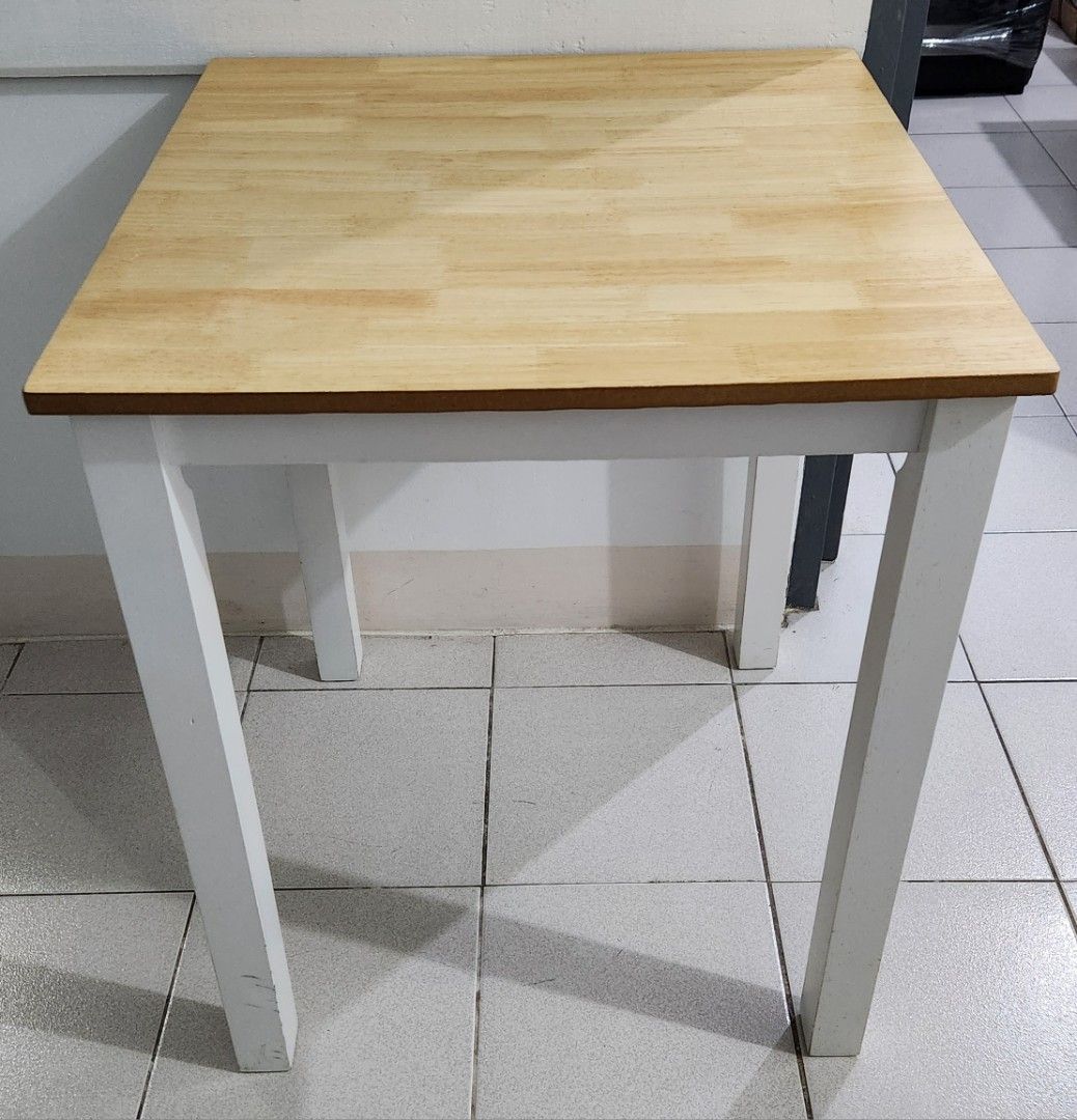 Table for 2 or 4 pax (Category: Tables & Sets) located in Manila. Submitted by happybear_77e59e777 (Listing ID 1470513826, Image 1). Description: .
