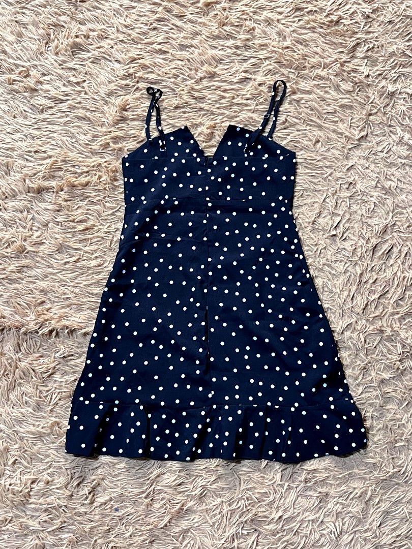 Take all brandnew dresses and tops (Category: Dresses) located in Manila. Submitted by missmcn (Listing ID 1470408513, Image 1). Description: Small-Medium.