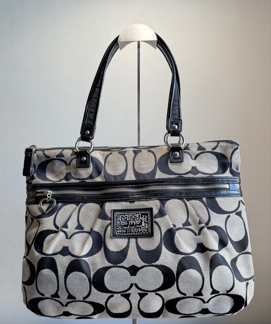 TAKE ALL FOR 20k (Category: Shoulder Bags) located in Mandaluyong City. Submitted by ravenzech (Listing ID 1470422664, Image 3). Description: .
