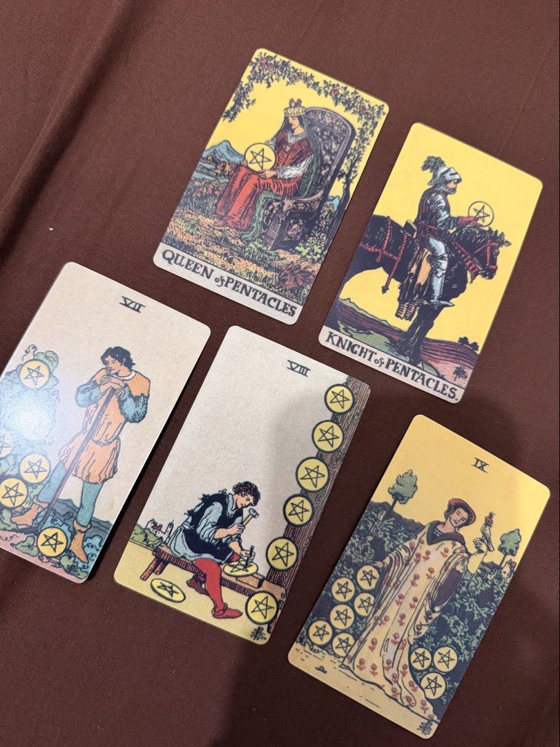TAROT DECK SMITH- WAITE BORDERLESS EDITION (Category: Trading Cards Accessories) located in Taguig. Submitted by finds.market88 (Listing ID 1470362283, Image 2). Description: SMITH-WAITE TAROT DECK BORDERLESS EDITION 84 CARDS BNEW WITH BOX ON HAND 📸 Actual item posted .
