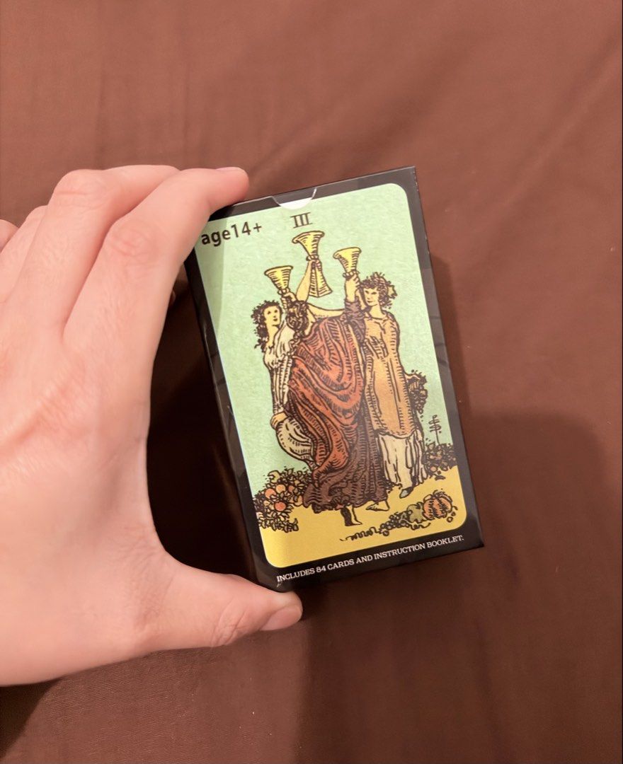 TAROT DECK SMITH- WAITE BORDERLESS EDITION (Category: Trading Cards Accessories) located in Taguig. Submitted by finds.market88 (Listing ID 1470362283, Image 1). Description: SMITH-WAITE TAROT DECK BORDERLESS EDITION 84 CARDS BNEW WITH BOX ON HAND 📸 Actual item posted .