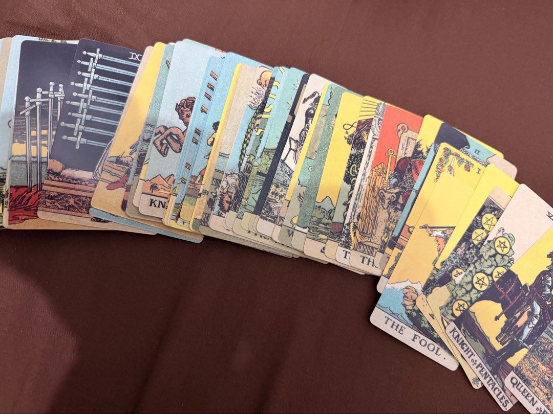 TAROT DECK SMITH- WAITE BORDERLESS EDITION (Category: Trading Cards Accessories) located in Taguig. Submitted by finds.market88 (Listing ID 1470362283, Image 3). Description: SMITH-WAITE TAROT DECK BORDERLESS EDITION 84 CARDS BNEW WITH BOX ON HAND 📸 Actual item posted .