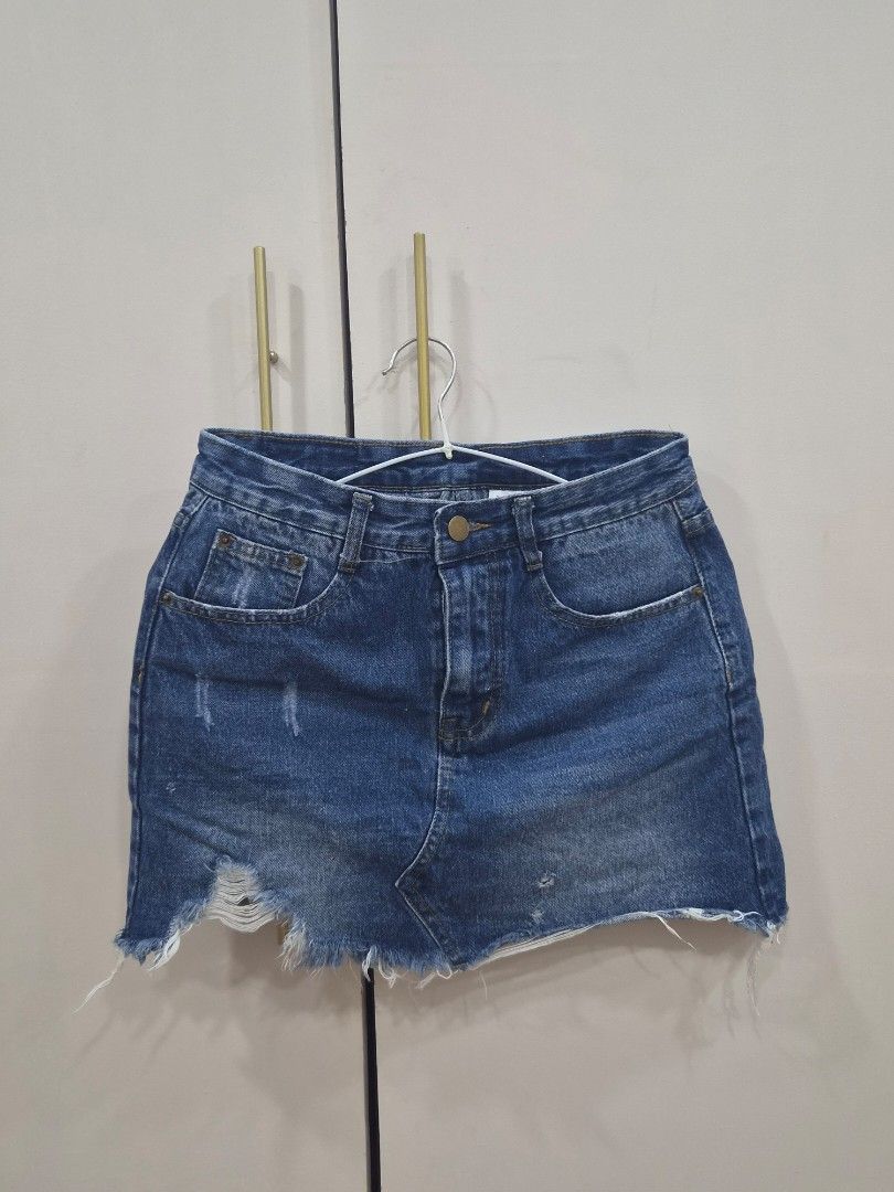 Tattered Denim Mini Skirt/Skort (Category: Skirts) located in Alegria. Submitted by missy1024 (Listing ID 1470402397, Image 1). Description: .