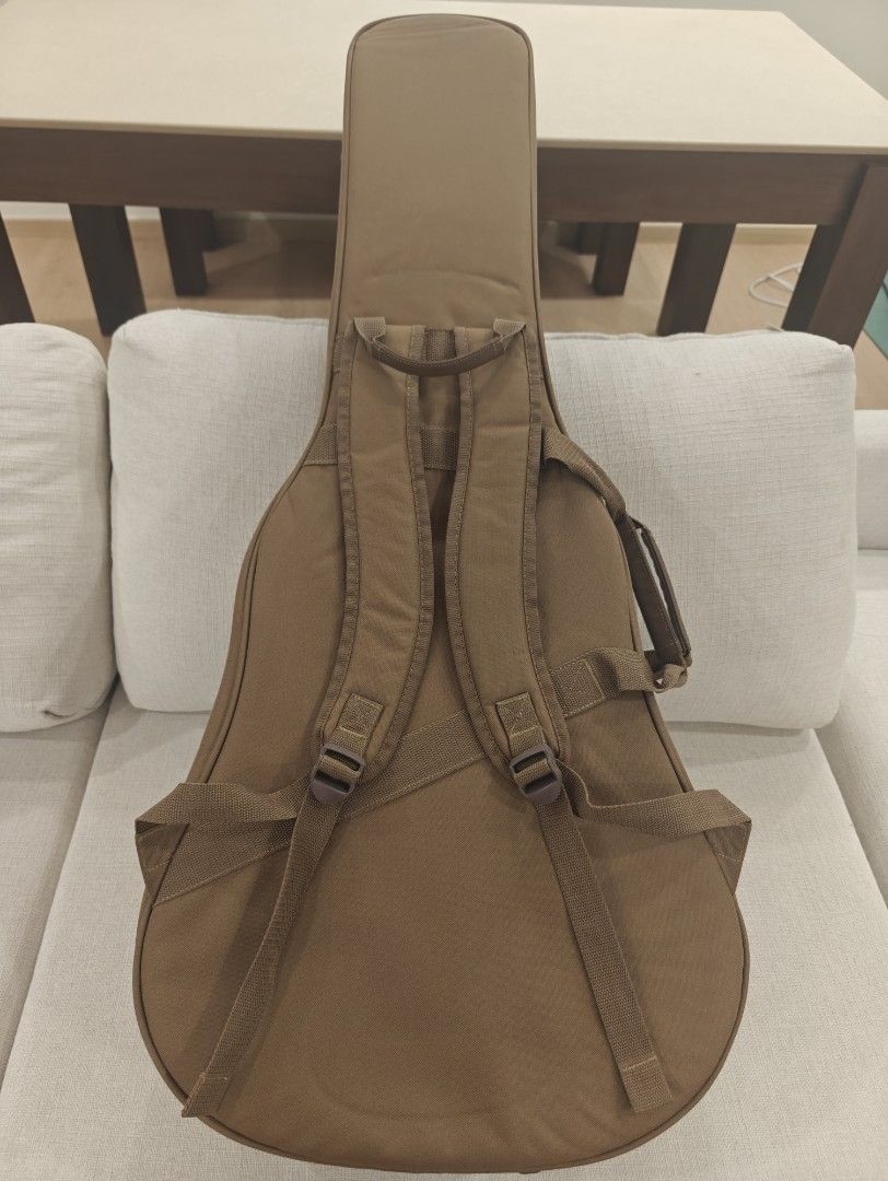 Taylor GS Mini Acoustic Guitar with Hard Bag, Hobbies & Lifestyle ...