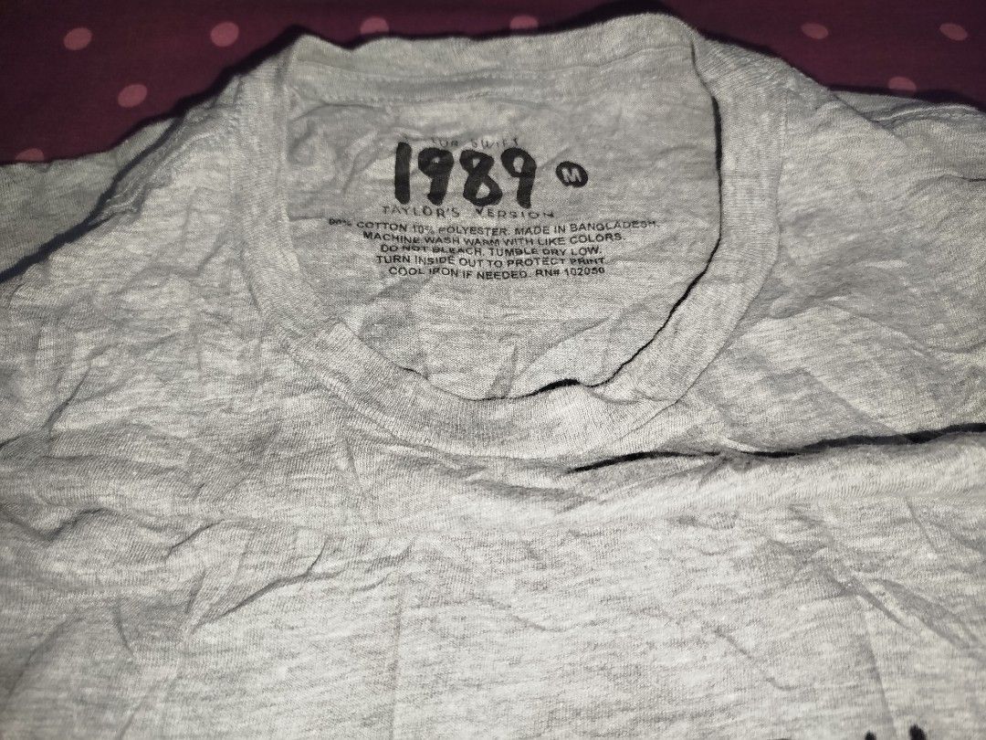 Taylor Swift 1989 Shirt (Category: Tshirts & Polo Shirts ) located in San Juan City. Submitted by reddvelasquez4298 (Listing ID 1470455814, Image 3). Description: Taylor Swift 1989 Shirt Size Medium 19 Width 27 Length As New Condition Lukot dahil galing sa US Bale. Need Wash 1200 pesos PM.