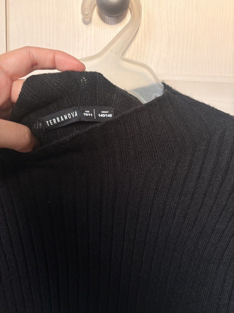 Terranova Ribbed Sweater (Category: Dresses) located in Makati City. Submitted by iu__00 (Listing ID 1470444627, Image 2). Description: - Brand: Terranova - Item: Striped ribbed sweater dress - Color: Classic black and white stripes - Size: Medium - Details: Mock neck collar, long sleeves, heavy warm ribbed knit fabric - Condition: Brand new with original paper store tags attached.