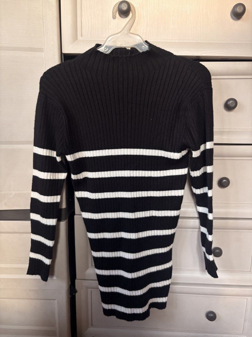 Terranova Ribbed Sweater (Category: Dresses) located in Makati City. Submitted by iu__00 (Listing ID 1470444627, Image 1). Description: - Brand: Terranova - Item: Striped ribbed sweater dress - Color: Classic black and white stripes - Size: Medium - Details: Mock neck collar, long sleeves, heavy warm ribbed knit fabric - Condition: Brand new with original paper store tags attached.