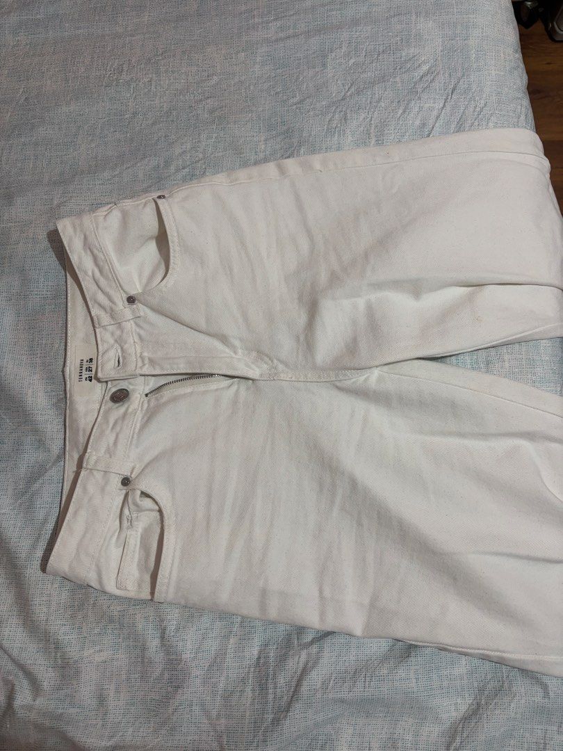 Terranova White Denim Jeans (Category: Jeans) located in Manila. Submitted by luxurenaomi (Listing ID 1470528215, Image 2). Description: Terranova white denim pants. Size ITA 42, USA 27, EU 38. Classic style with belt loops, front zip, and button closure. Crisp white color goes with everything. Worn once for a quick outing, still in great shape..